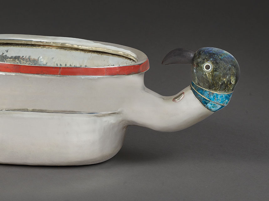 Puiselle au col de Pie à capuchon